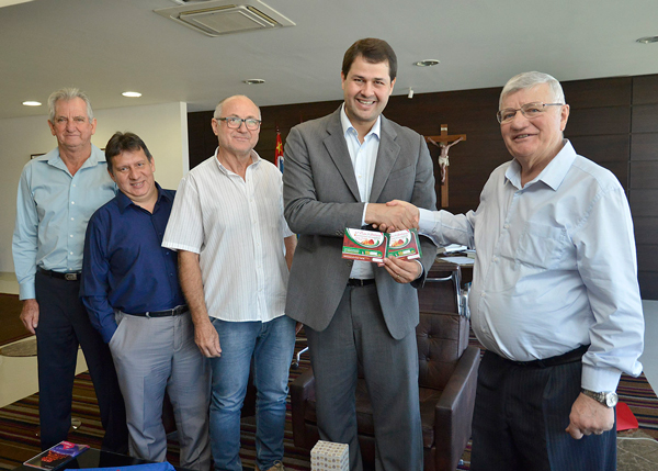 Prefeito-recebe-comissao-da-Festa-Italiana_c_12